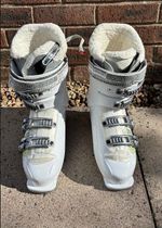 Salomon Charm 5 Women’s Ski Boots Mondo 26.5 White With Carry Bag
