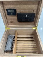 Diamond Crown Cigar Humidor + Boveda Packs – Spanish Cedar – 75 Cigar Capacity