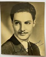 ROBERT DONAT ( Goodbye Mr Chips ) Genuine Handsigned Photograph 6 x 5