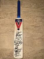 ENGLAND TEST CRICKET SQUAD 2026  Hand Signed Mini Cricket Bat AUTOGRAPH ROOT 