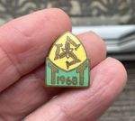 Vintage isle of man of TT  1968 Pin badge Motorcycle Racing IOM superbike Manx