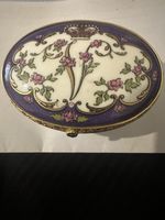 Royal Trust  Collection Queen Victoria Pill Box Bone China Finished in 22ct Gold