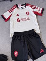 Liverpool kids Football Kit Age 4-5 in very Condition Check my page