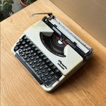 Vintage 1960s Olympia Splendid 66 Portable/Case. Functional. Great Cond.