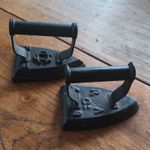 2x vintage Black Cast Iron Sad Iron Flat Iron with Handle - Cast Iron Material