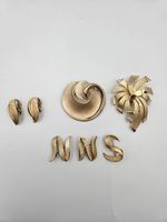 Vintage Crown Trifari Gold Tone Costume Jewelry Lot Brooches And Earrings