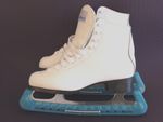 ICE SKATES UK SIZE 5 US SIZE 7 WITH BLADE COVERS CARRY BAG AND GLOVES