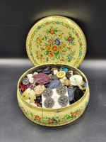 1950s/60s Vintage "Button Box", Biscuit Tin + Buttons, 850g