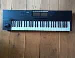 Komplete Kontrol S61 Midi Controller.