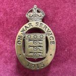 World War One WWI 1915 On War Service War Workers Metal Lapel Brooch Badge