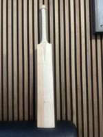MB Malik cricket bat