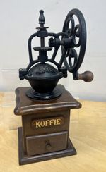 Coffee Koffie Grinder Mill Vintage wooden retro display kitchen shop vintage WIL