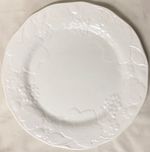 WEDGWOOD STRAWBERRY & VINE BRIGHT WHITE BONE CHINA DINNER PLATE 11"