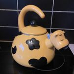 HOME-X Cow Kettle, 2 Quart Whistling Tea Kettle for Gas Top or Electric Stoves