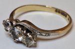 9ct gold white Topaz trilogy twist ring. Size M1/2. Hallmarked.