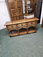 ANTIQUE REPRODUCTION SOLID OAK DRESSER BASE SIDEBOARD/PLASMA TV/CONSOLE TABLE