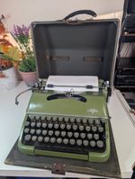 Groma Model T Portable 1950s Collector's Typewriter Hard Case AZERTY Layout
