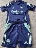 Arsenal kids Football Kit Age 11-12 in very Condition Check my page