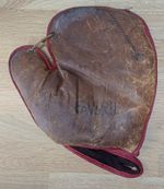 VINTAGE AMERICAN BASEBALL MITT FROM THE 1930'S, DETROIT, GENUINE LEATHER, RARE.