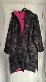 Pink and Camo Dryrobe Size Large Long Sleeve Excellent Condition
