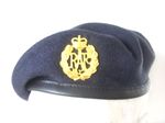 RAF BERET  AND  BRASS CAP BADGE - ROYAL AIR FORCE / REGIMENT / ATC  55-62cm
