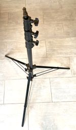 ARI / MANFROTTO 004B MASTER LIGHT STAND  3.85m High - Holds 9kg (SU3)