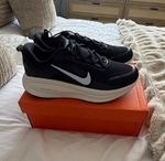 Nike Vomero 18 Black/summit White Cushioned Mesh Low Top Running Trainers UK 9