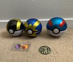 *EMPTY* 3x Pokémon balls with 3x coins great for display