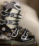 Solomon Ski Boots 4.5 Only Wired 3 Skiing Days. In Very Good Condition
