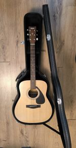 Yamaha F310 Acoustic Guitar With Hard Shell Carry Case. Excellent Condition.