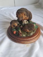 COUNTRY ARTISTS  CA 496 HEDGEHOG FAMILY COLLECTIBLE FIGURINE