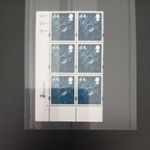 GB QEII SG W103 MNH CYLINDER BLOCK Wales 44p Welsh Daffodil Regional. DLR D1 DOT