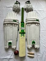 GM Gunn & Moore Duellist Select Cricket Bat Pads Gloves Youth Inc Ball Bales
