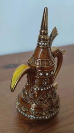 MIDDLE EASTERN BRASS ENGRAVED ORNAMENT COFFEE POT / DALLAH 5" HEIGHT