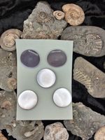 * Recycled vintage buttons 5 x large plastic shank lilac pearl round R6