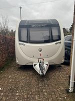 Touring Caravan Fixed island Bed 4 Berth