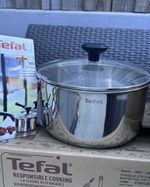 Tefal 24 cm / 5.2 L stainless-steel stewpot/casserole with glass lid.