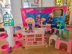 Vintage 1997 Mattel Barbie Pet Shop Playset With Box!