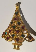 Eisenberg Ice Gold Tone Green Red Rhinestone Christmas Tree Brooch Pin Vintage