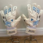 SIMON MOORE Sells Goalkeeper Gloves Size 10