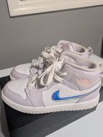 Jordan 1 Mid SE Girls preschool size 1.5y