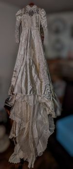 wedding dress size 8 pre owned