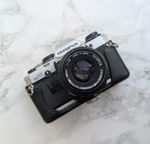 Olympus OM10 35mm Film Camera (Tested / Working )