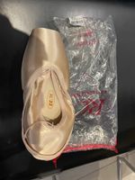 R- class pointe shoes new, unused