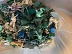Bag Of Assorted Plastic Toy Soldiers Various Colours Good Condition