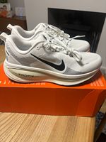 Nike Vomero 18 ZoomX Breathable Running Trainers White/Black UK 8.5 EU 43