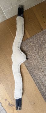Shires Velociti Lusso Elite Anatomical Girth - Size 58”/145cm - Removable Fleece