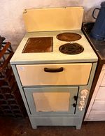 G.E.C. Freestanding Electric Cooker 3 Cast Plates 1 Oven Grill Blue/Cream