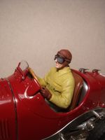 1/18  FIGURE  PILOTE  ALFA P3  NUVOLARI  VROOM  UNPAINTED  FOR  AUTO UNION  CMC