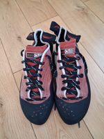 Red Chili Climbing Shoes Size 8.5 Men's Red Black Comfort Lace Up barely worn 